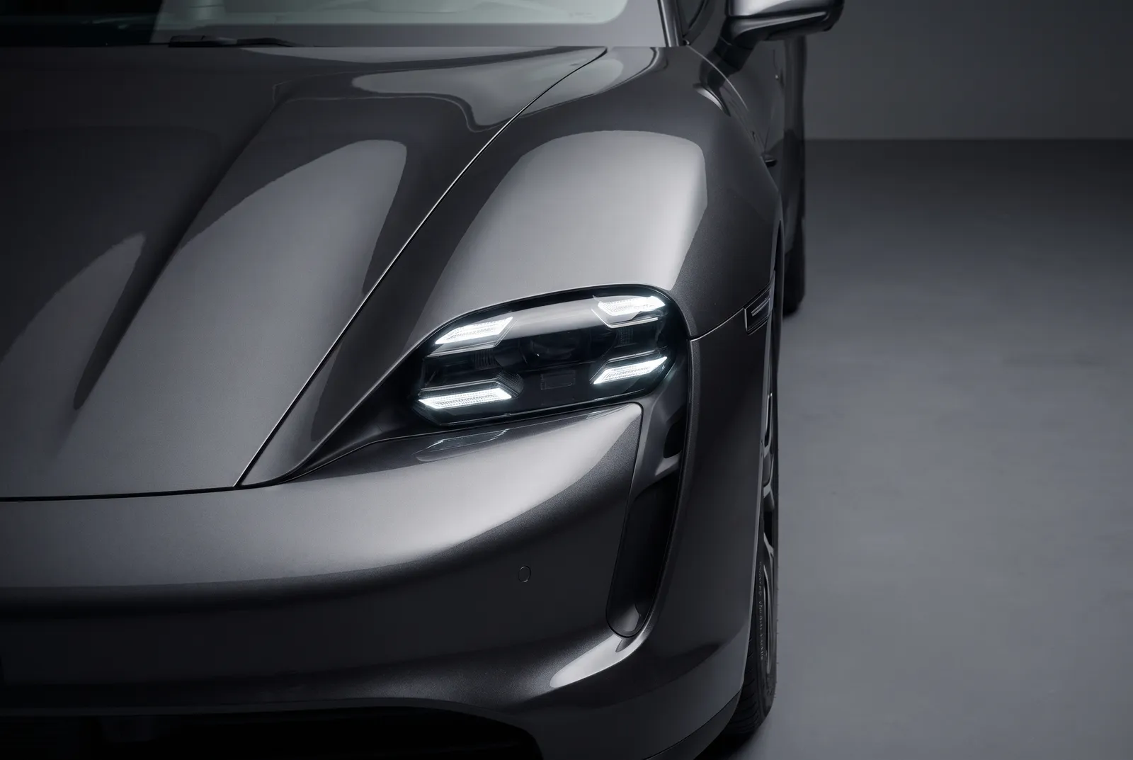 Detail van een Porsche Taycan